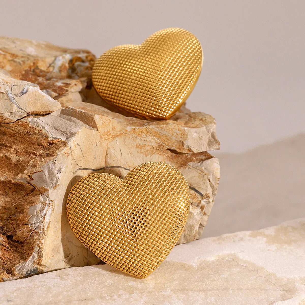 [Raffine]Cecelia Textured Heart Earrings