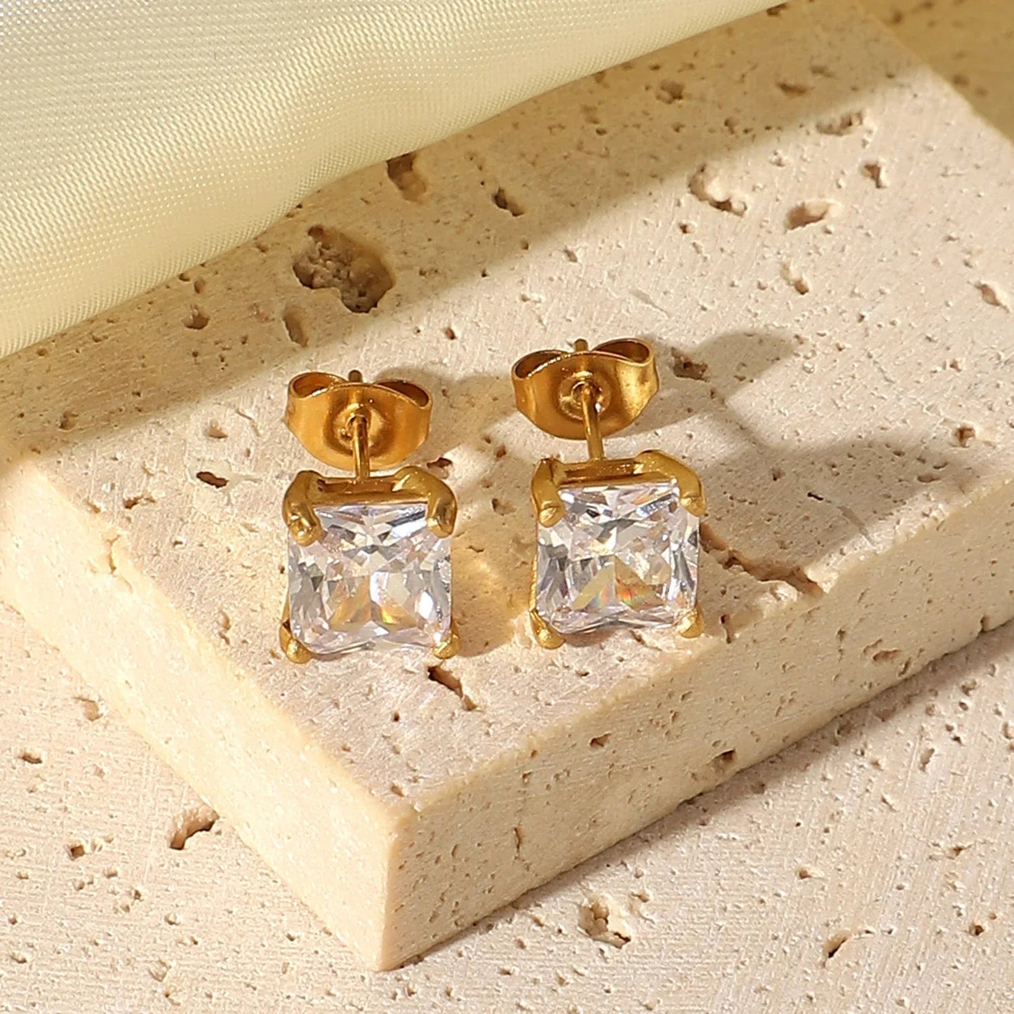 [Raffine]March Solitaire Gold Earrings