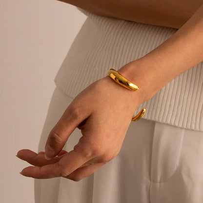 [Raffine]Audrina Contemporary Gold Bangle