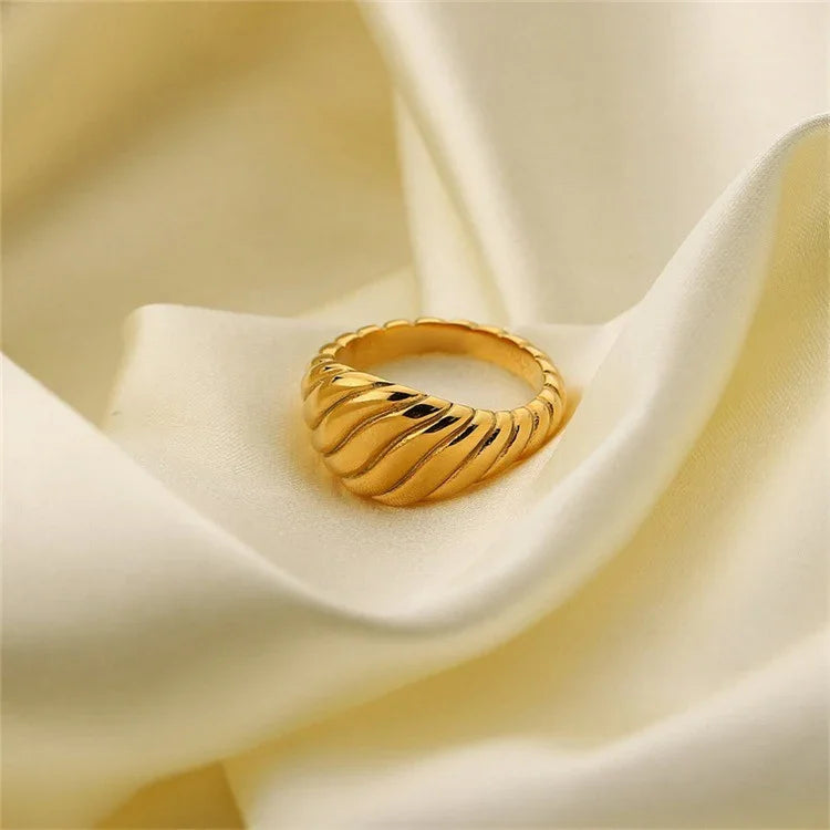 [Raffine]Ylenna Gold Croissant Ring