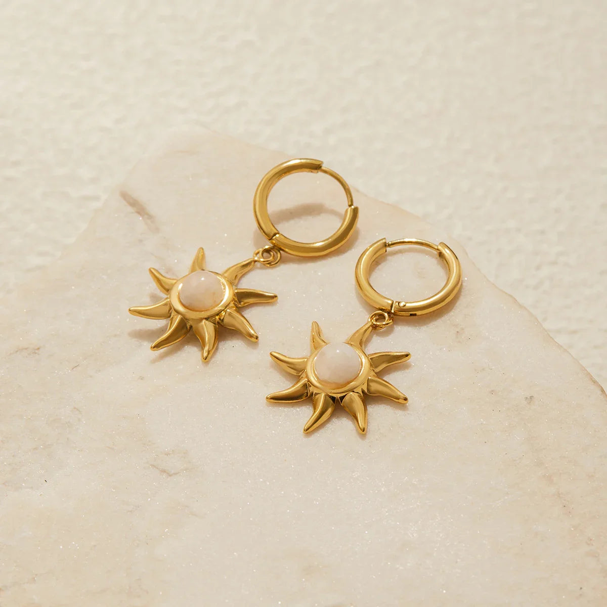 [Raffine]Helia Sun-shaped Moonstone Earrings