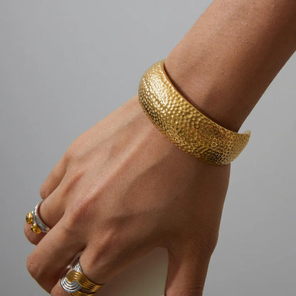 [Raffine]Cheyenne Textured Gold Band