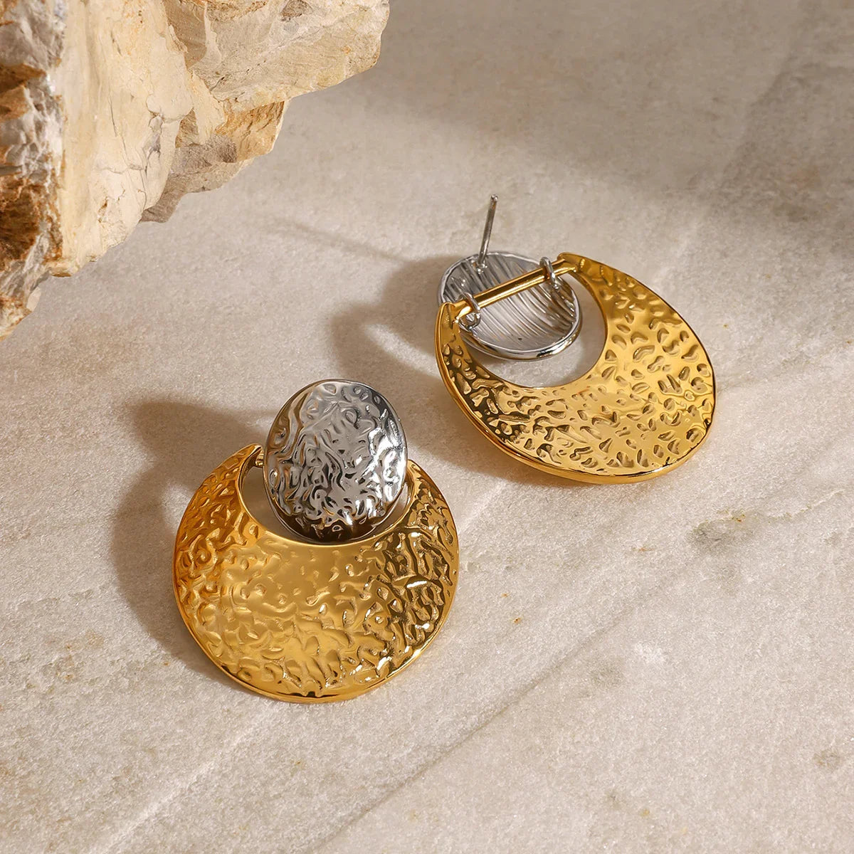 [Raffine]Shelly Two Tone Crescent Earrings