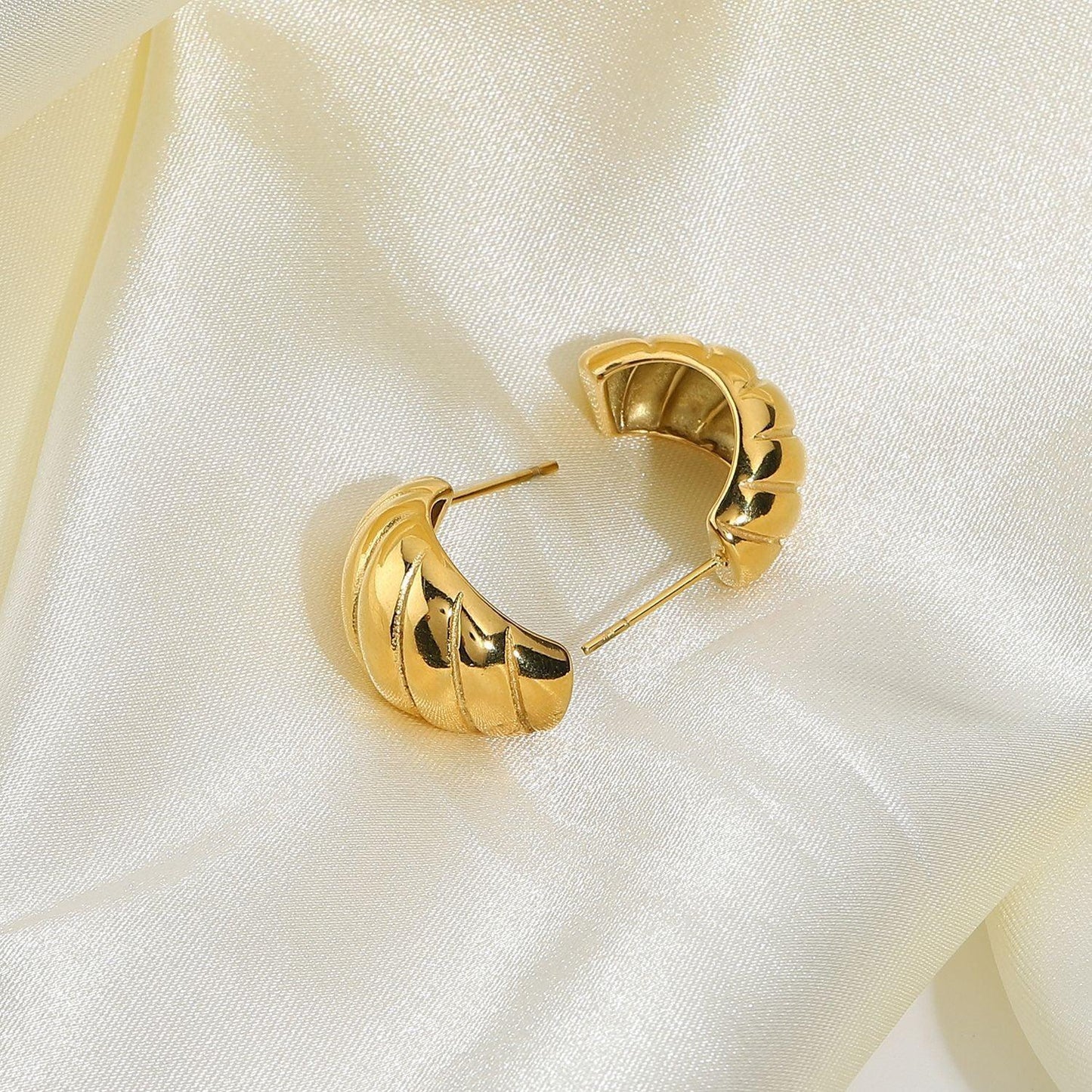 [Raffine]Lucina Gold Huggie Earrings