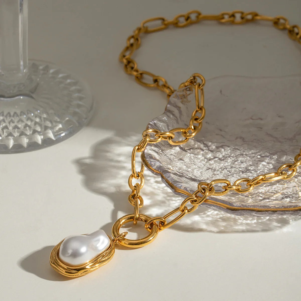 [Raffine]Shelby Mother Of Pearl Pendant