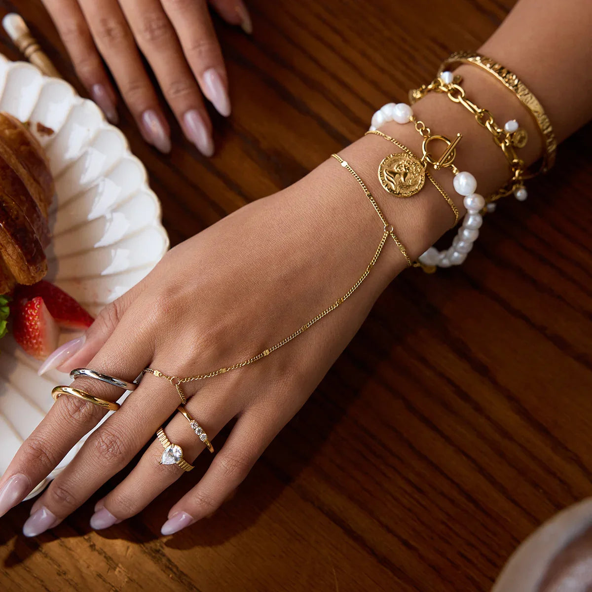 [Raffine]Mimi Golden Hand Chain