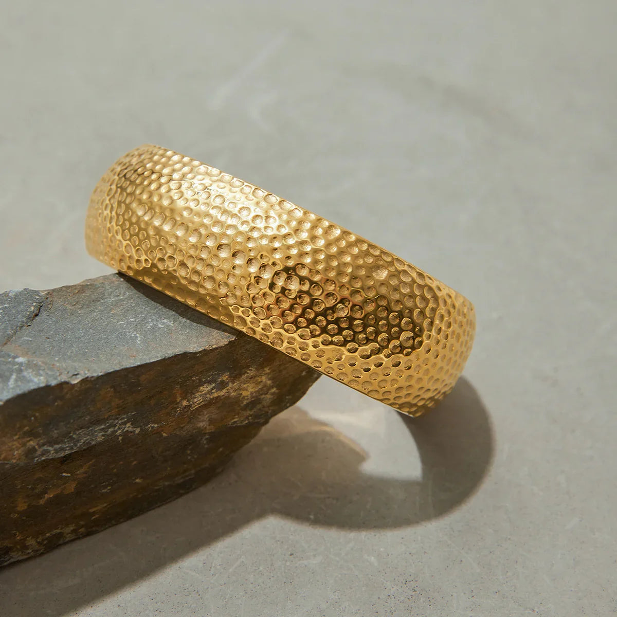 [Raffine]Cheyenne Textured Gold Band