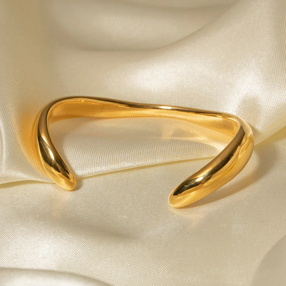 [Raffine]Audrina Contemporary Gold Bangle