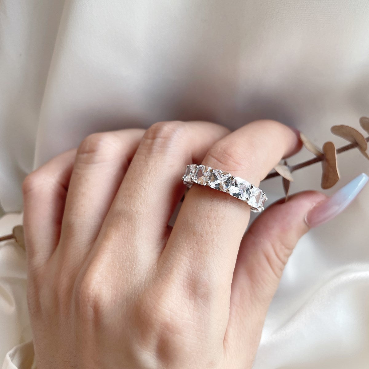 [Raffine] Elegante anillo de tenis de corte princesa