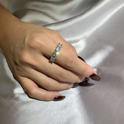 [Raffine] Precioso anillo de tenis de corte redondo