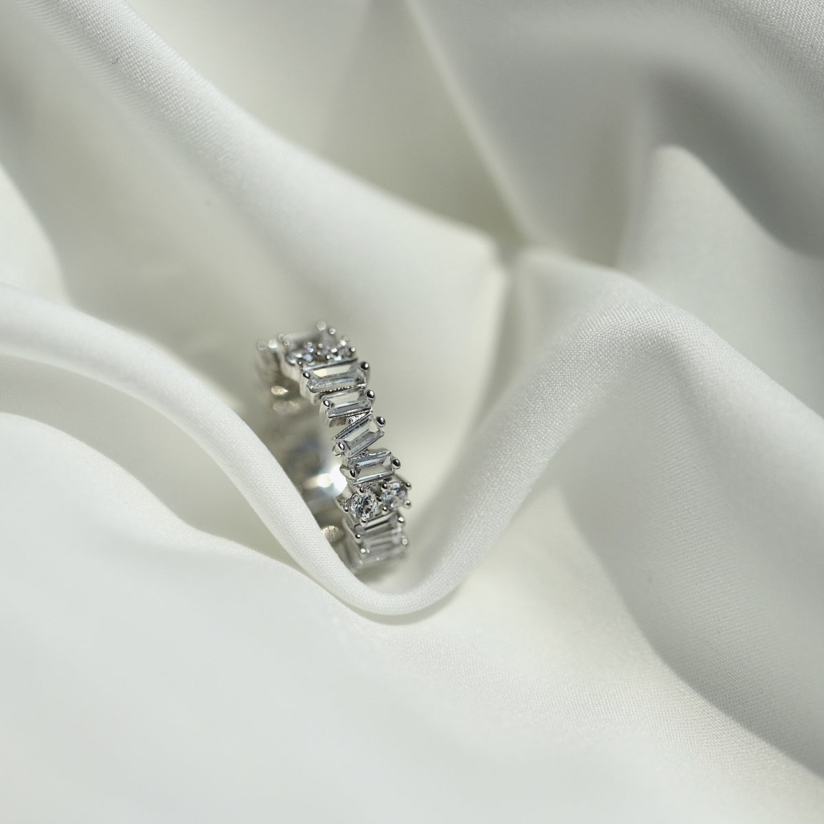 [Raffine] Anillo de tenis delicado con múltiples formas
