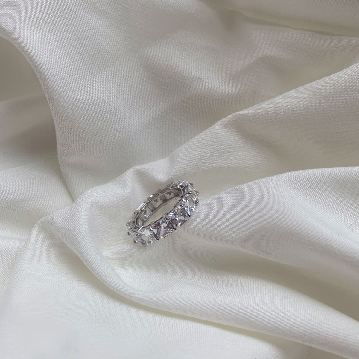 [Raffine] Elegante anillo de tenis de corte princesa