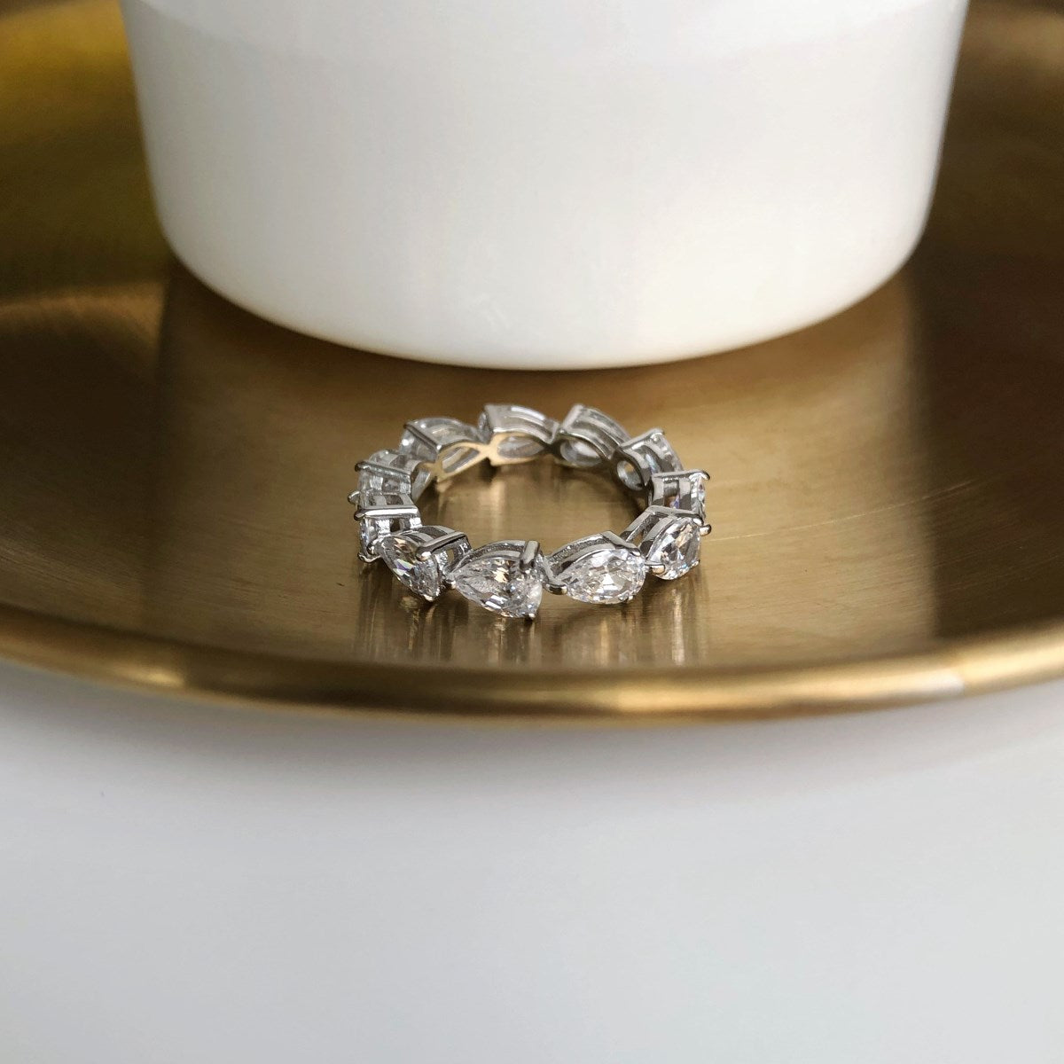 [Raffine] Exquisito anillo de tenis con corte de pera