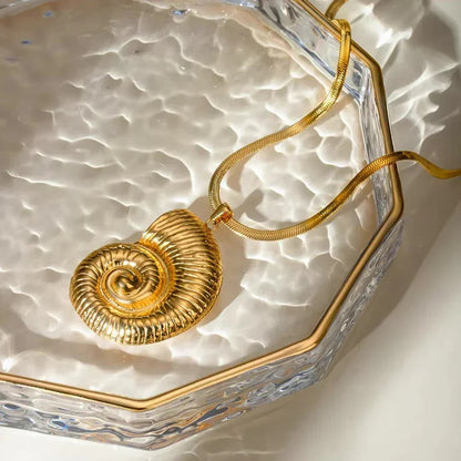 [Raffine]Cascadia Nautilus Gold Necklace