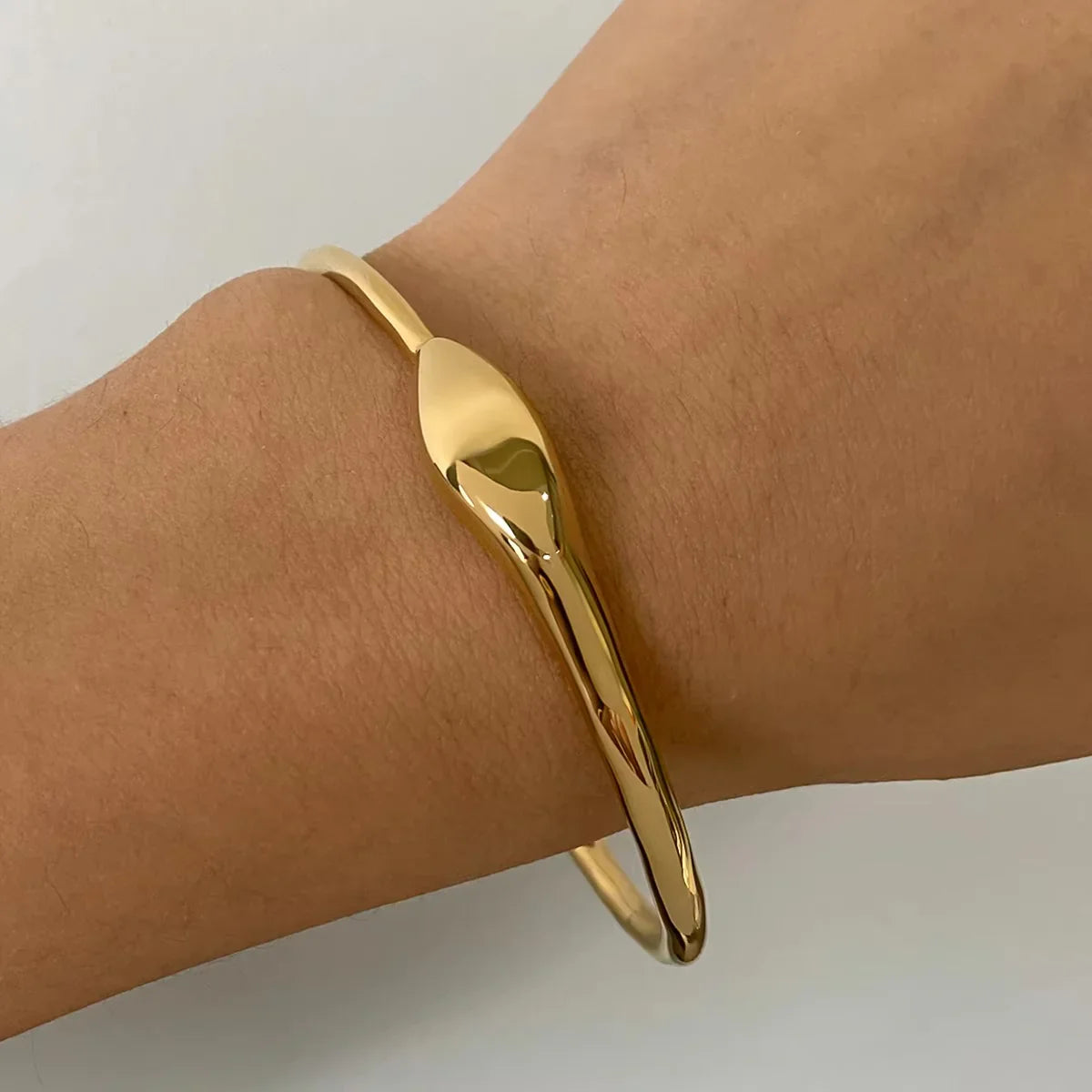 [Raffine]Vinny Gold Bangle