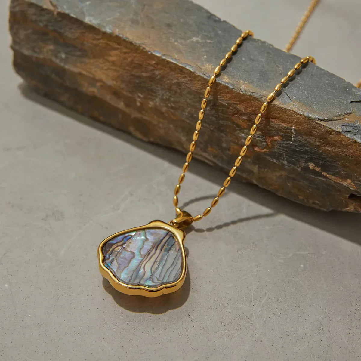 [Raffine]Nixie Gold Seashell Pendant
