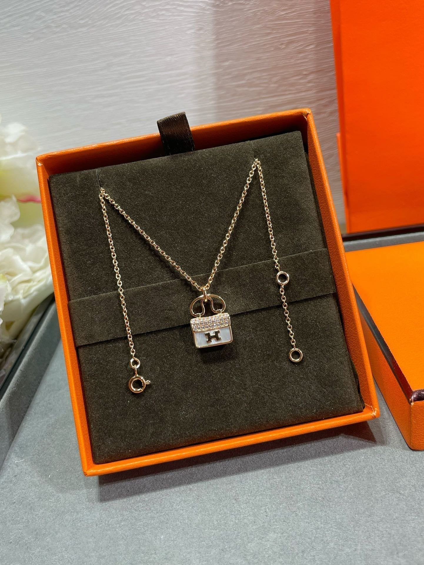 [Raffine]H CIRCE MOISSANITE PENDANT NECKLACE GOLD