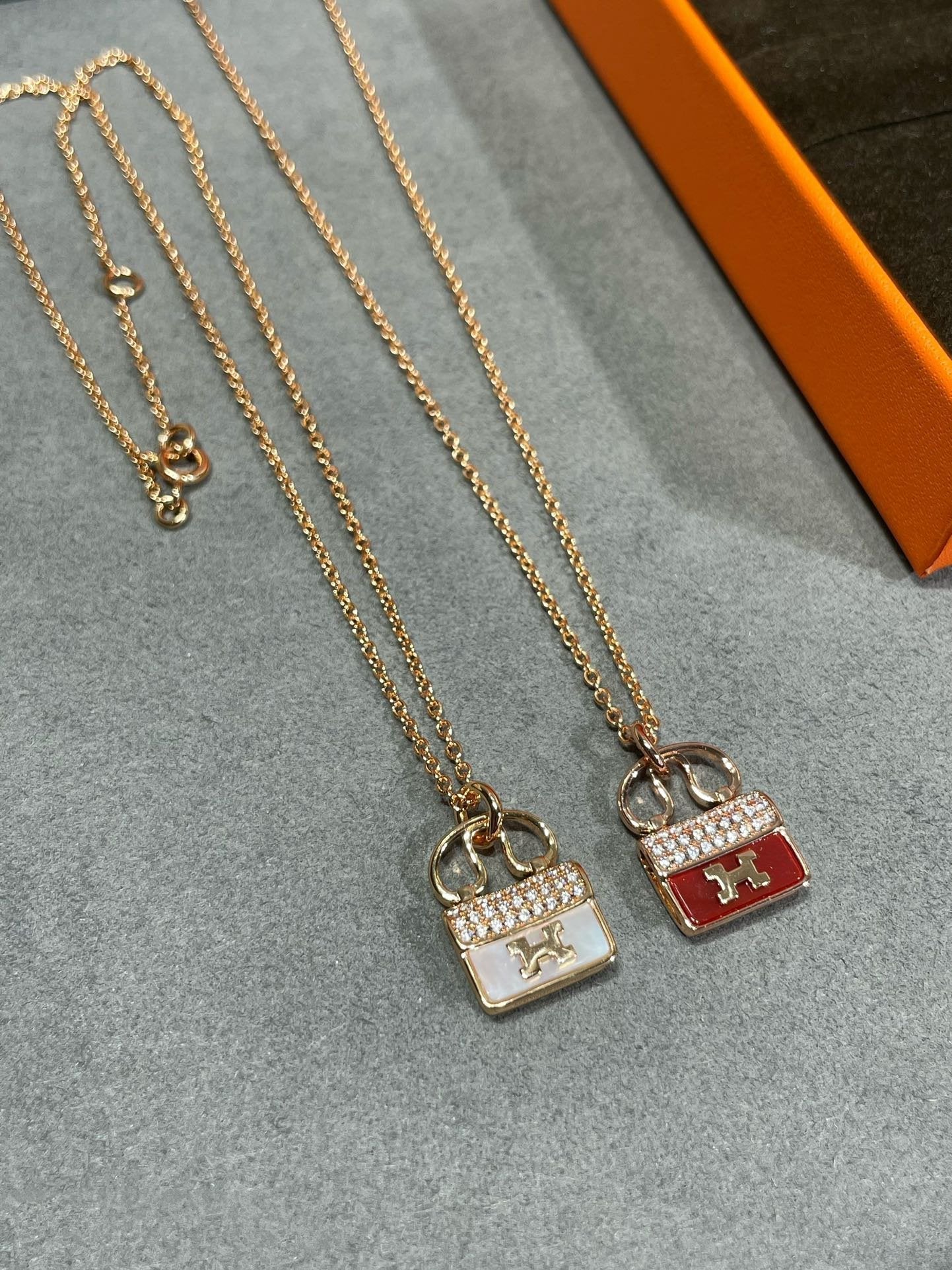 [Raffine]H CIRCE MOISSANITE PENDANT NECKLACE GOLD
