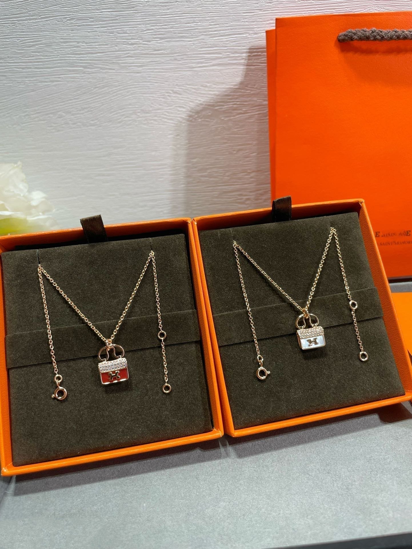 [Raffine]H CIRCE MOISSANITE PENDANT NECKLACE GOLD
