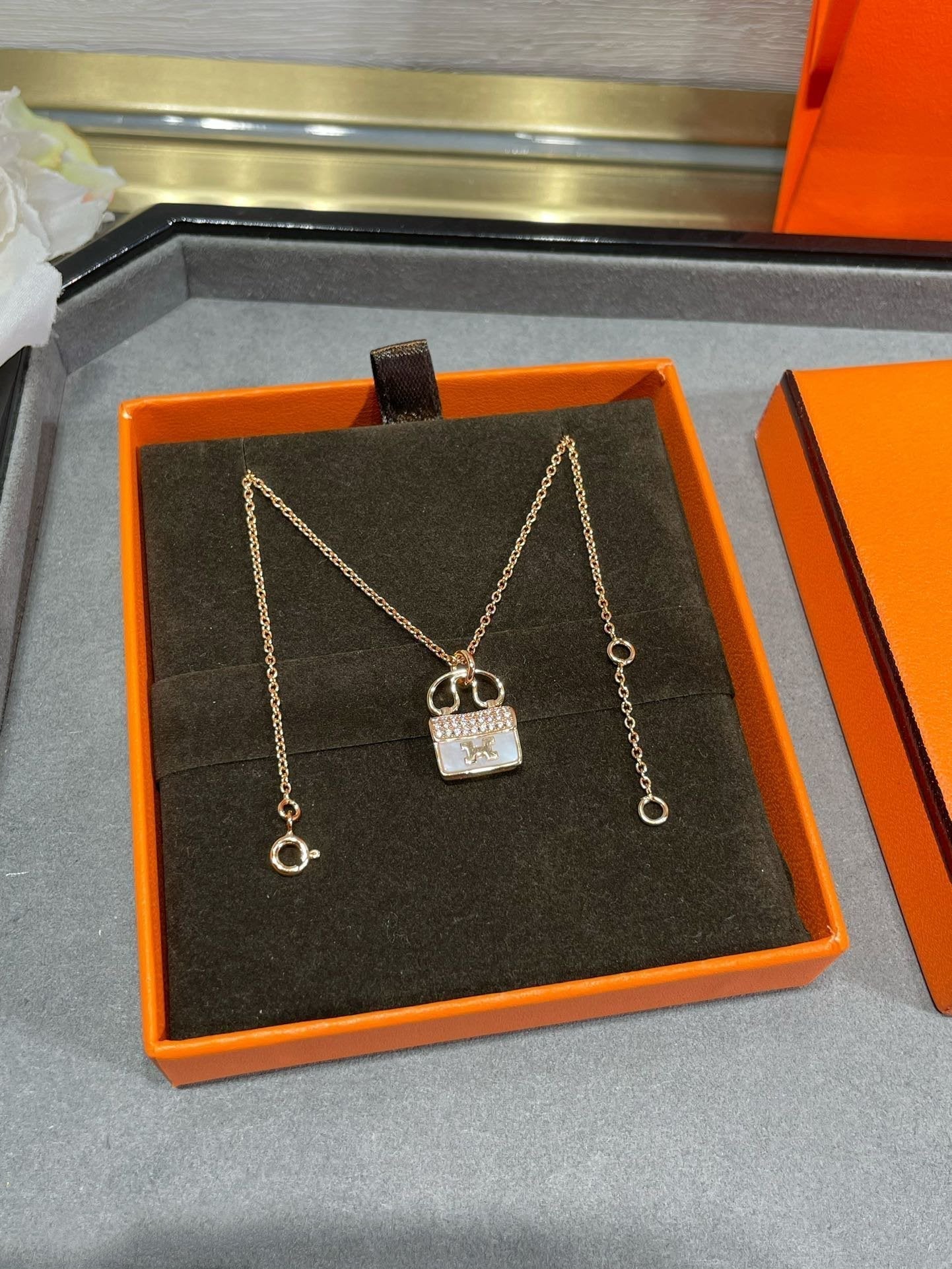 [Raffine]H CIRCE MOISSANITE PENDANT NECKLACE GOLD