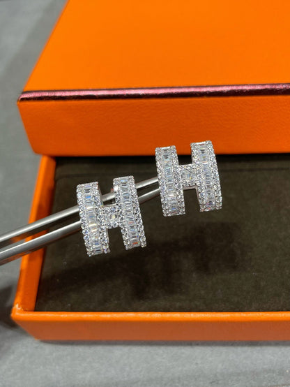 [Raffine]H STUD EARRINGS WITH SILVER DIAMONDS