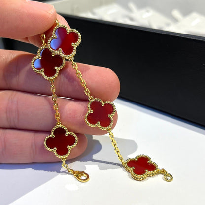 [Raffine]Pulsera de ágata roja con cinco motivos de trébol 
