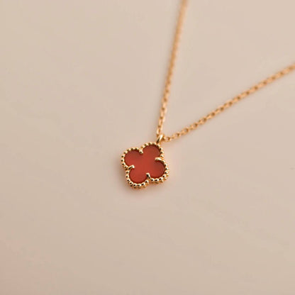 [Raffine]COLLAR MINI TRÉBOL DE 9,5 MM DE CARNELIANAS BLANCAS
