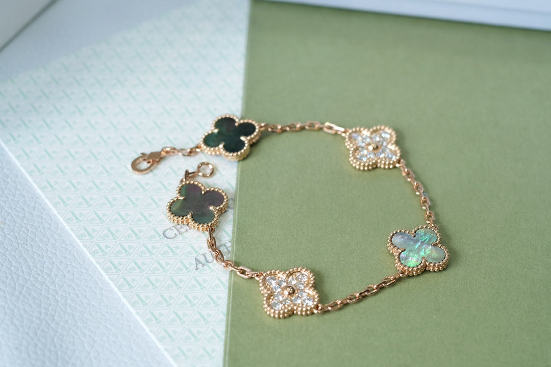 [Raffine] CLOVER 5 MOTIF GRAY MOP BRACELET COLLECTION