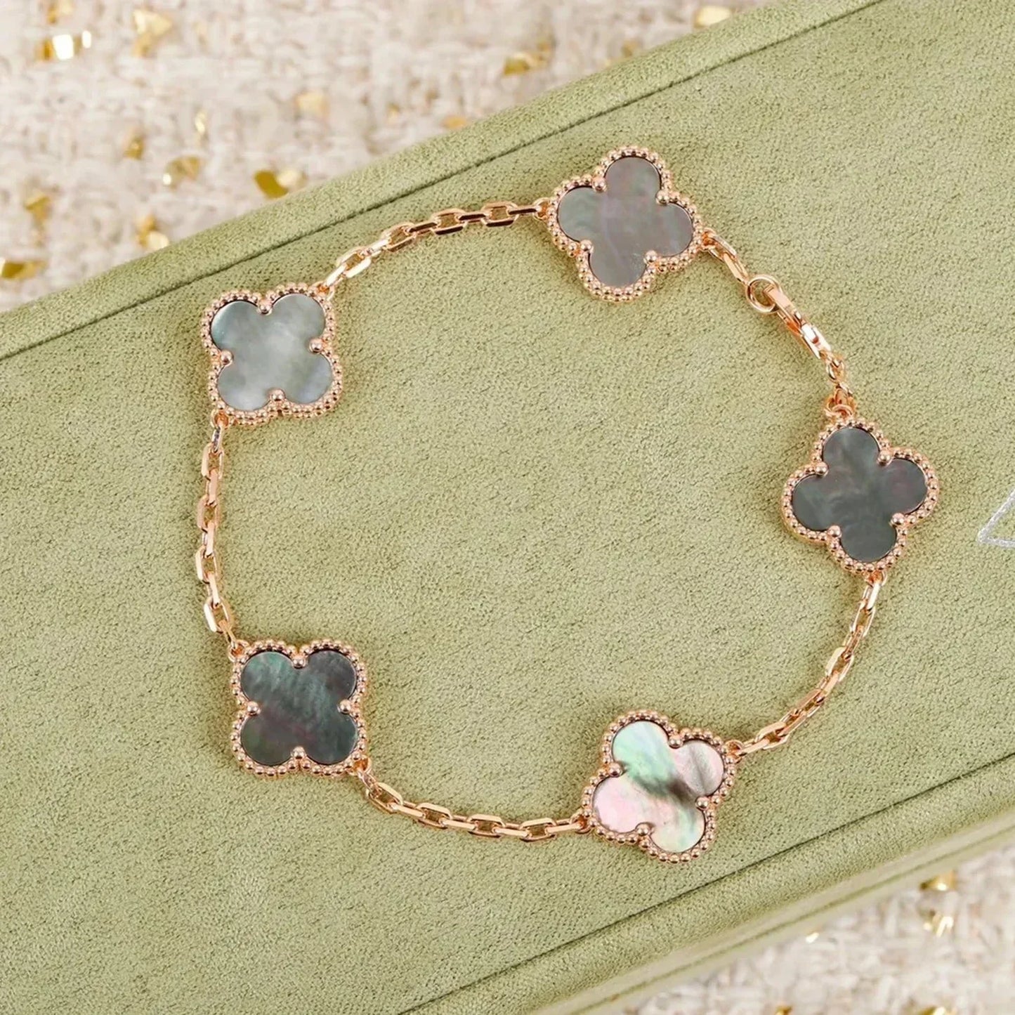 [Raffine]CLOVER 5 MOTIF GRAY MOP  BRACELET