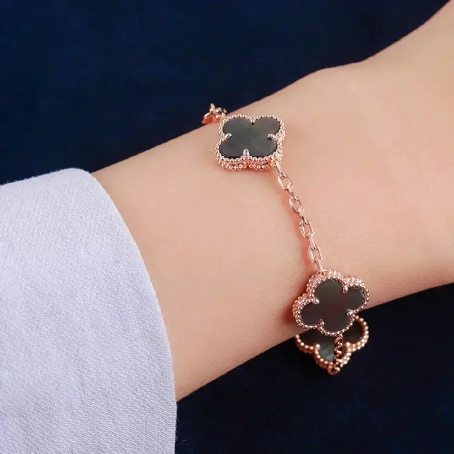 [Raffine]CLOVER 5 MOTIF GRAY MOP  BRACELET