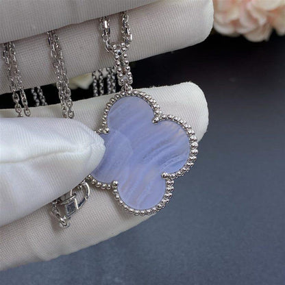[Raffine] COLLAR DE TRÉBOL GRANDE DE PLATA Y CALCEDONIA