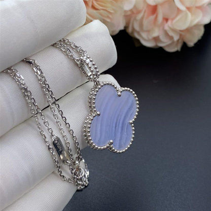 [Raffine] COLLAR DE TRÉBOL GRANDE DE PLATA Y CALCEDONIA