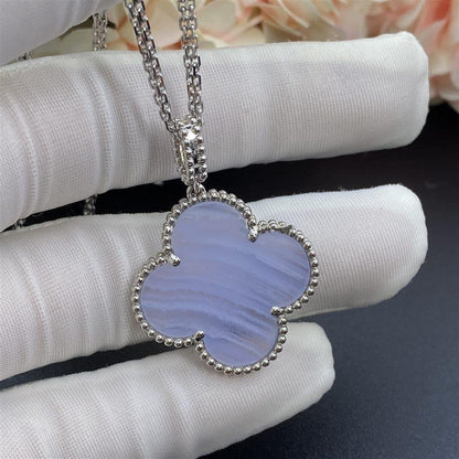 [Raffine] COLLAR DE TRÉBOL GRANDE DE PLATA Y CALCEDONIA