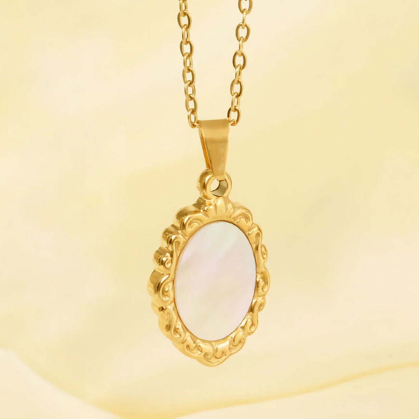 [Raffine]Roselle Vintage Mother Of Pearl Pendant