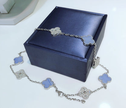 [Raffine] COLLAR DE PLATA CON 10 MOTIVOS DE TRÉBOL, CALCEDONIA Y DIAMANTES