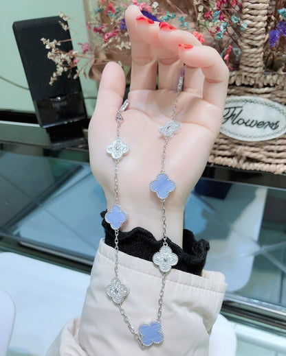 [Raffine] COLLAR DE PLATA CON 10 MOTIVOS DE TRÉBOL, CALCEDONIA Y DIAMANTES