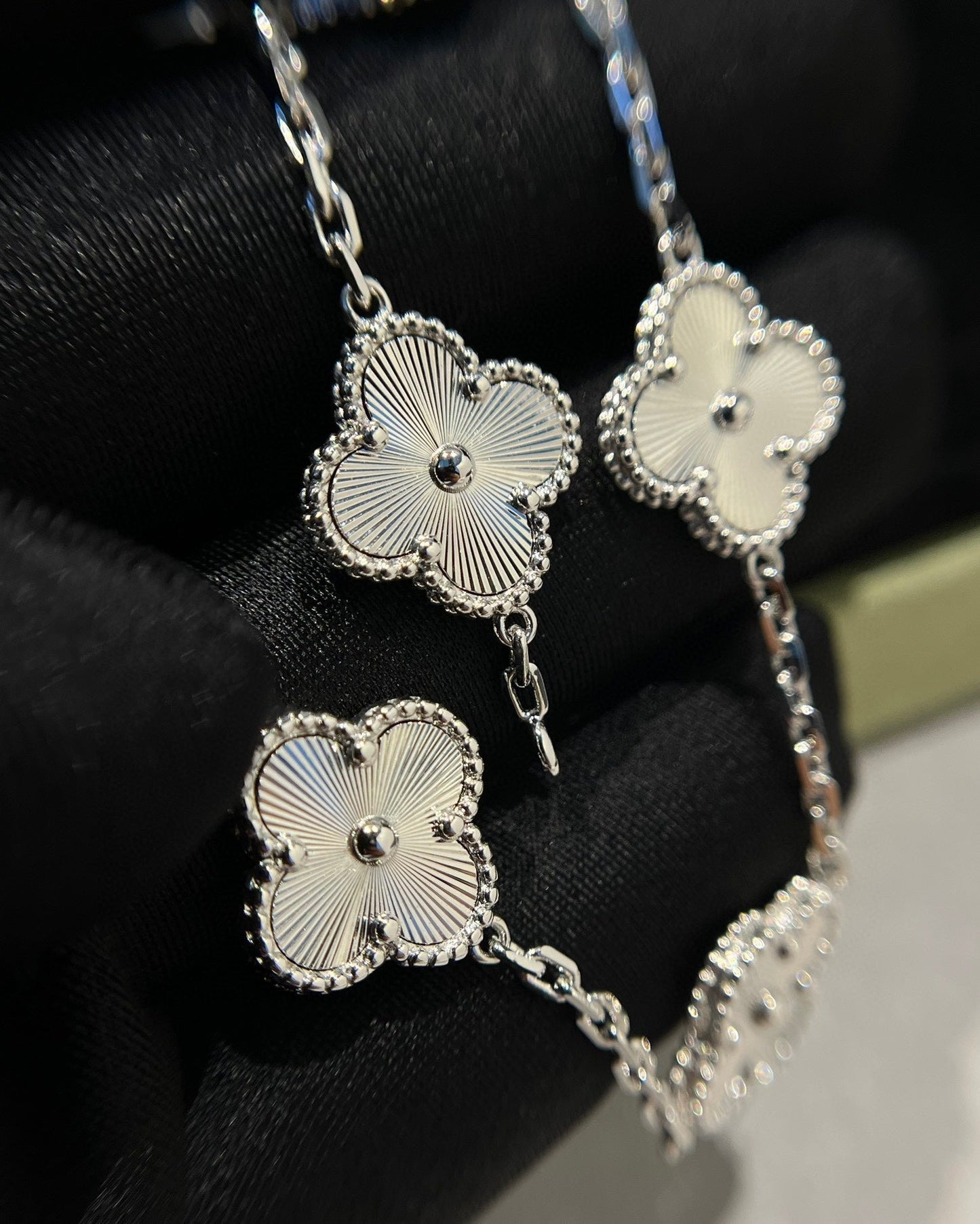 [Raffine]Pulsera de plata con 5 motivos de trébol 