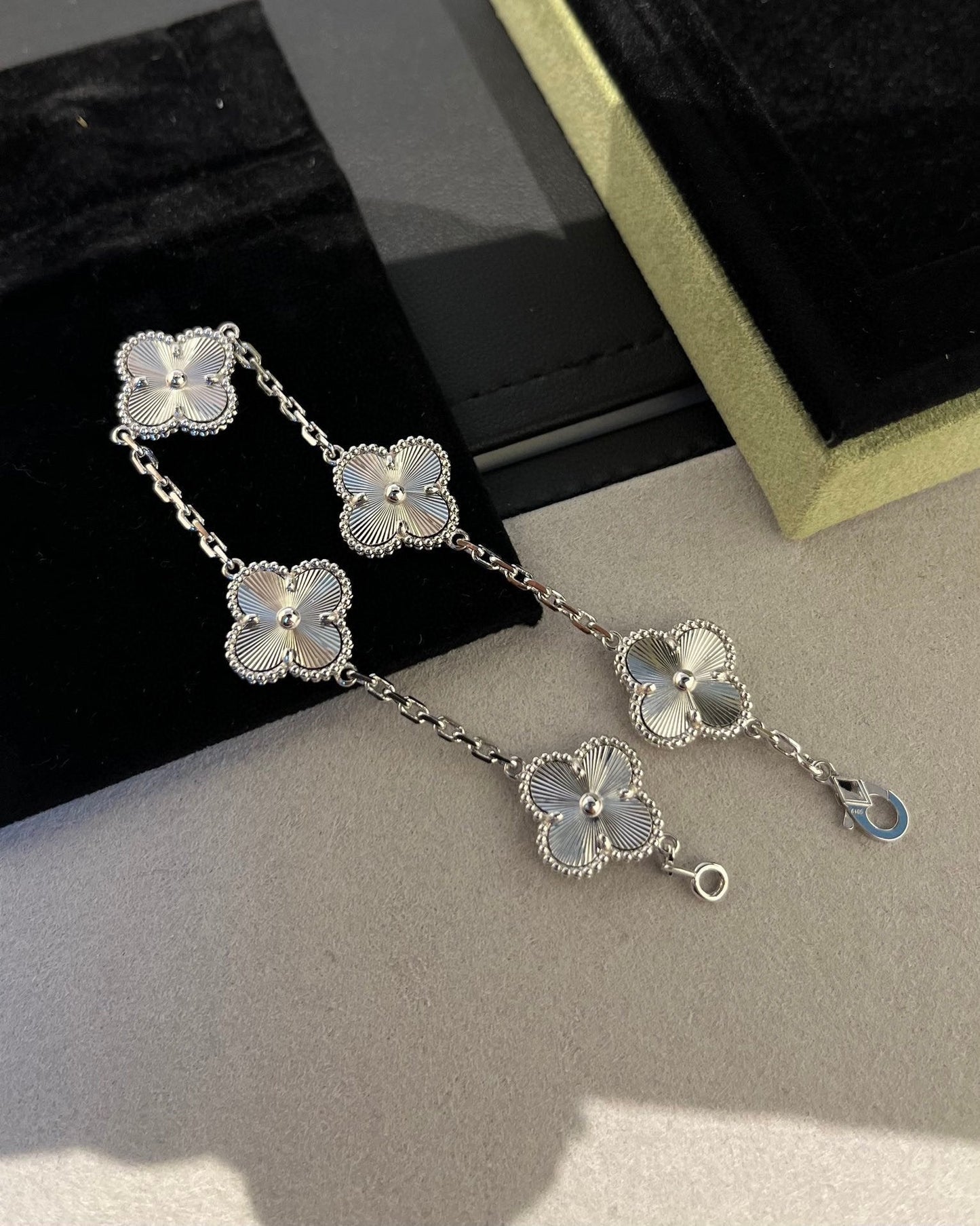 [Raffine] مجموعة سوار CLOVER 5 MOTIF LASER