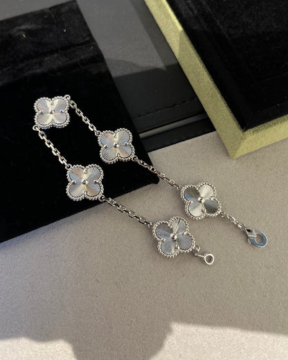 [Raffine]Pulsera de plata con 5 motivos de trébol 