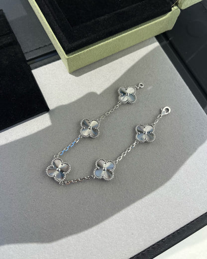 [Raffine]Pulsera de plata con 5 motivos de trébol 
